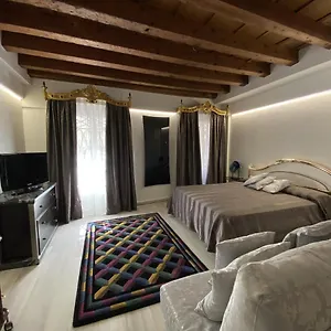https://suite-canal-view-venice.hotelslidodijesolo.com
